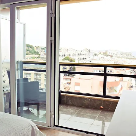 Luminoso De 3 A Pie De Playa En Apartamento