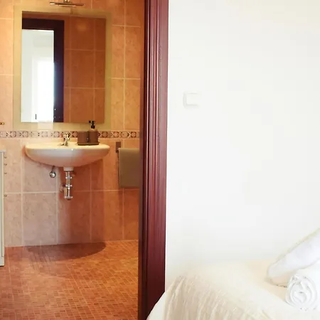 Luminoso De 3 A Pie De Playa En *