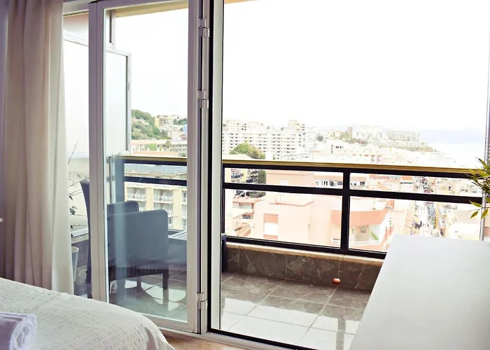 Luminoso De 3 A Pie De Playa En Apartamento