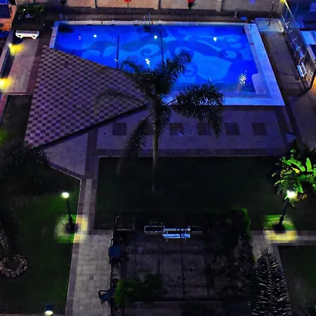 Luminoso De 3 A Pie De Playa En Apartment *